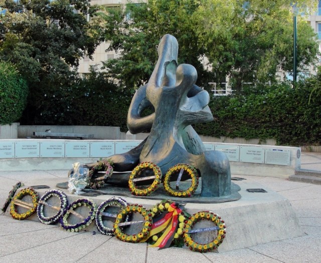 Unknown Sculpture near  Ichilov Hospital in Tel Aviv Israel