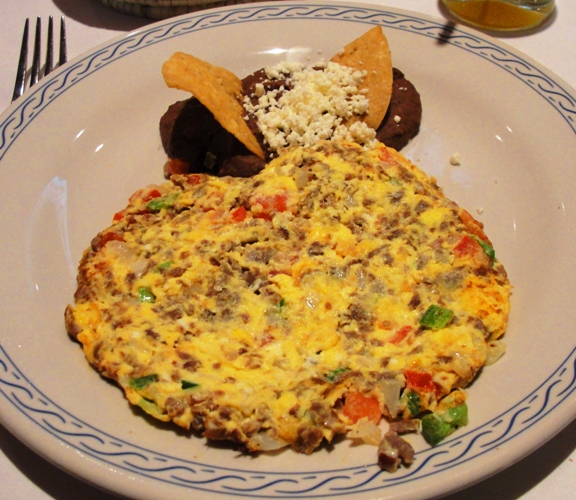 Aporreado con huevo - Scrambled Eggs - Salted Beef - Salsa - Peppers - Restaurant El Cardenal - Mexican Breakfast