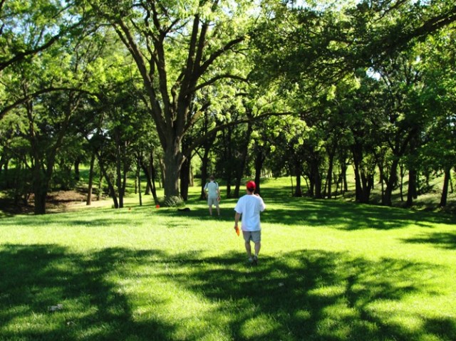 Disc Golf course - Treasure Cove Disc Golf Course - Council Bluffs, Iowa - Iowa Western Community College - Light and Shadows