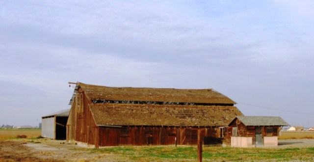 Old Barn - Tracy, California - Barns - Wooden Barn - California Central Valley