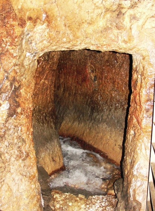 Hezekiah's Tunnel - Archaeology - Biblical Archaeology Review - BAR - Under Jerusalem - Water System