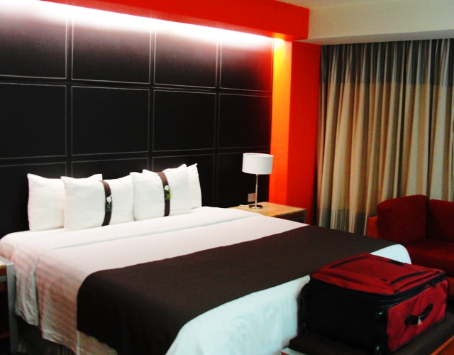 Hotel Room - Holiday Inn - Mexico City - Old Royal Hotel - Home is where the suitcase is