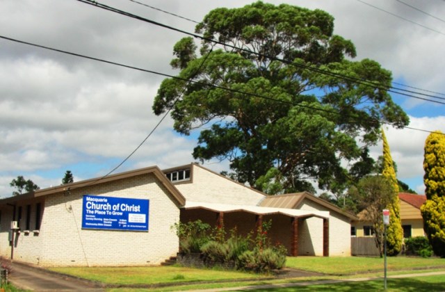 Macquarie Church of Christ - North Ryde, NSW, Australia - Large tree