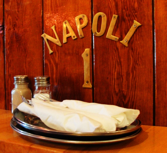 Napoli - Papadino's Pizzeria - Katoomba, NSW, Australia - Blue Mountains - Pizza - Table Setting