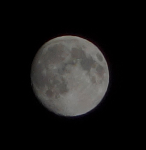 Moon Picture, 1/800 exposure time, tripod, craters