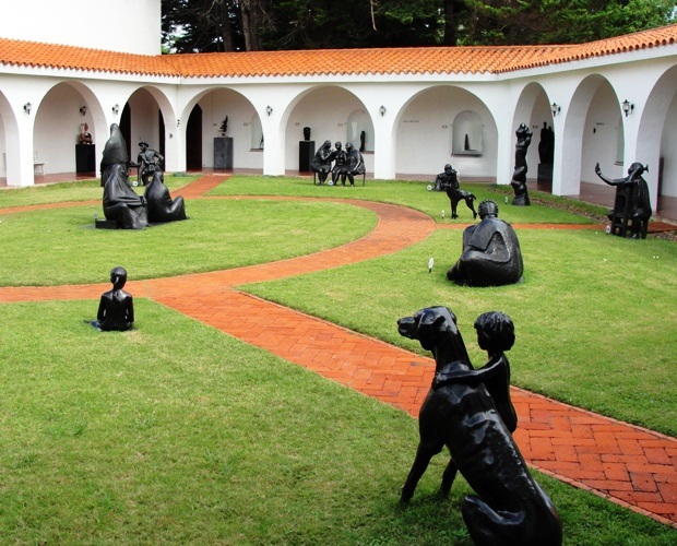 Patio de Esculturas del Museo Ralli, John Robinson, Sculpture, Children at Play