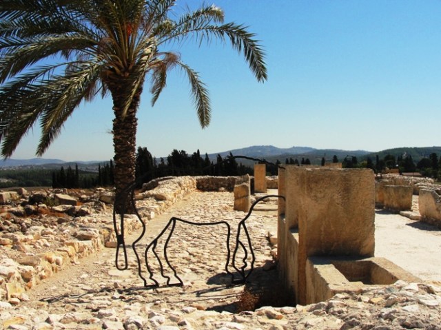 Megiddo, Stables, King Ahab, Mangers