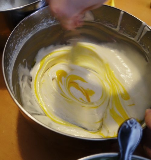 Yellow Cake, Yellow Food coloring, Colorful cake