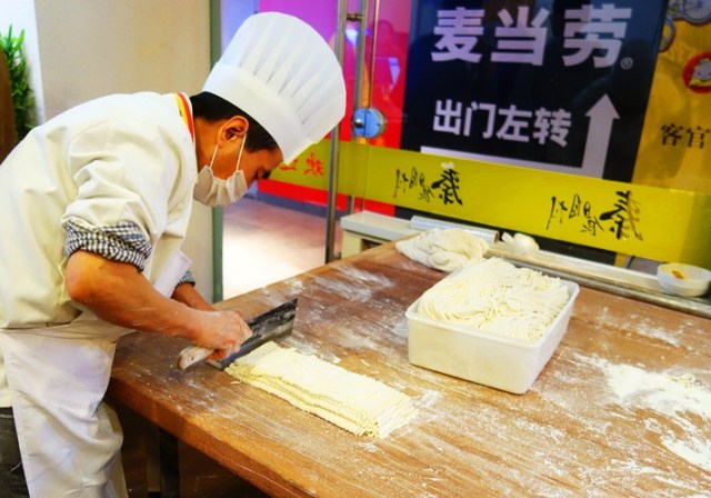 Cutting Noodles, Xian Noodles, Hand Made Noodles, Xian Food, Chinese Food