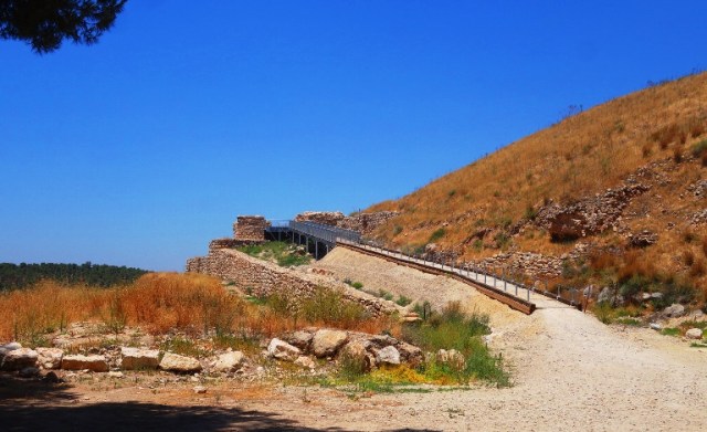 Ramp to Lachish, Bronze Age, Iron Age, Archaeology, New vs. Old