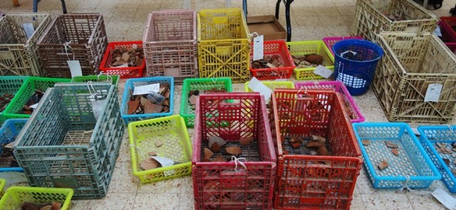 Pottery Reading, Tel Lachish, Archaeology, pottery, archaeological dig