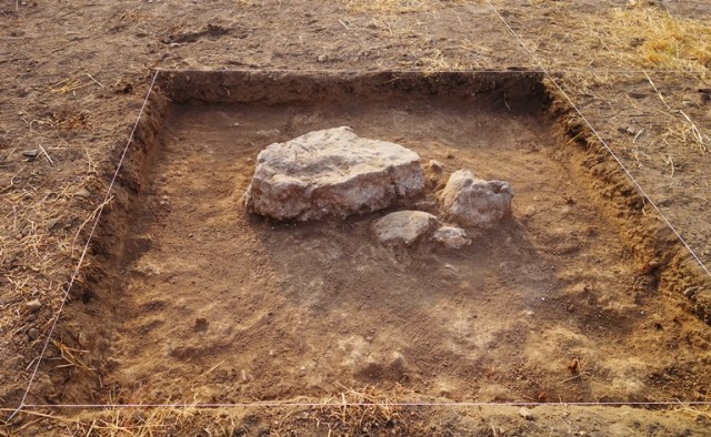 small square, test pit, archaeology, tel Lachish