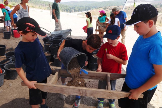 Sifting, Tel Lachish, Field School, Archaeology, Field Trip, School Trip