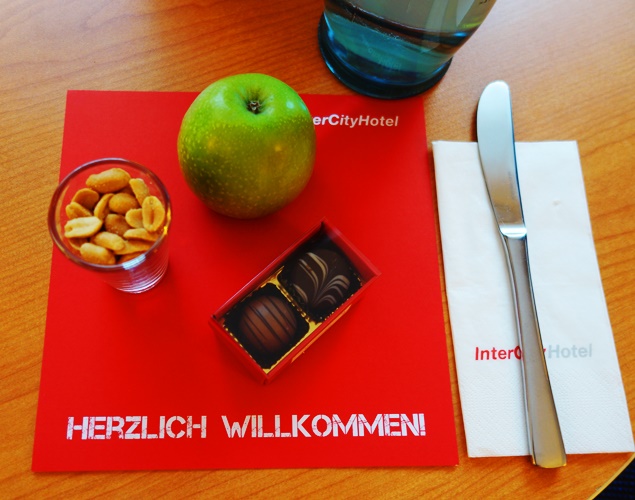 Herzlich Willkommeni, welcome treat, apple, nuts, chocolates, Inner City Hotel