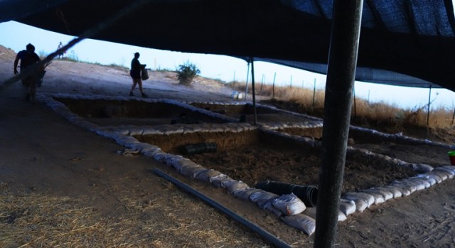 Dig at Lachish, Early Morning, Morning at the Squares