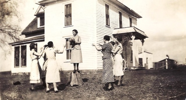 Cutter Place, Coin, Iowa, Basketball, wedding game? Women in yard