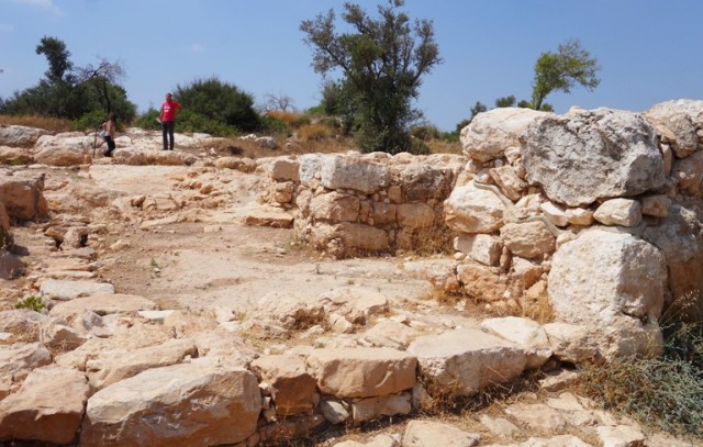 Khirbet Qeiyafa, Yosef Garfinker, BAR, Second Gate