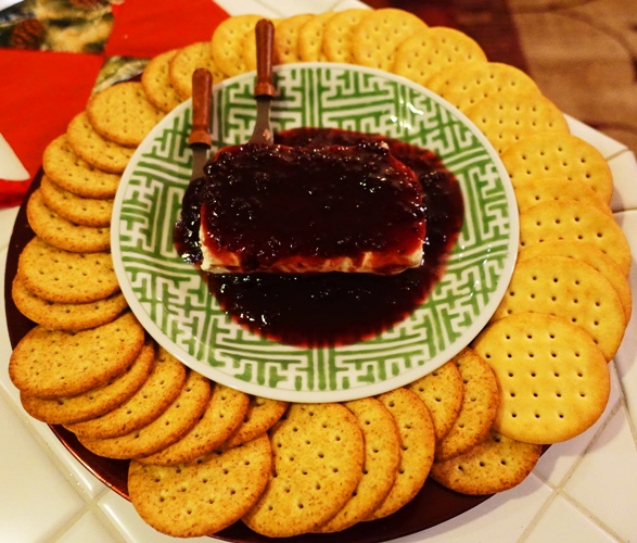 Cranberry Chipolte, Cream cheese, Appetizer, finger food, crackers