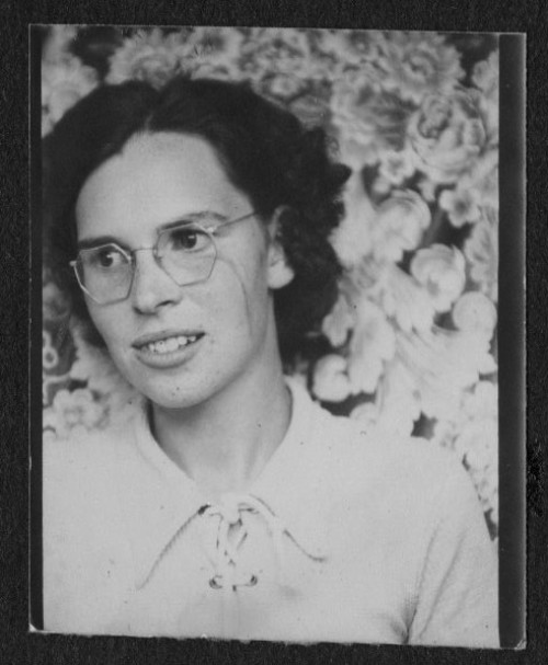 Grandma Photo Booth Picture, Floral Background, Where to look