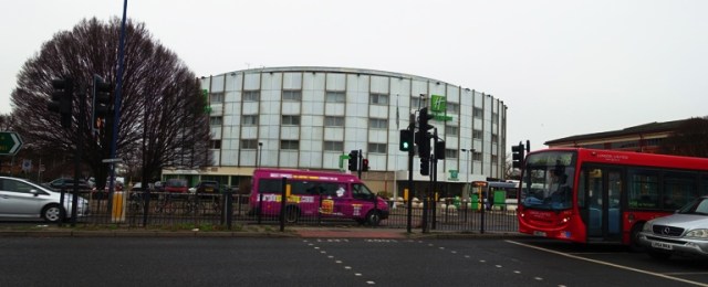 Holiday Inn Arial, Bus to Heathrow, Airport Hotel