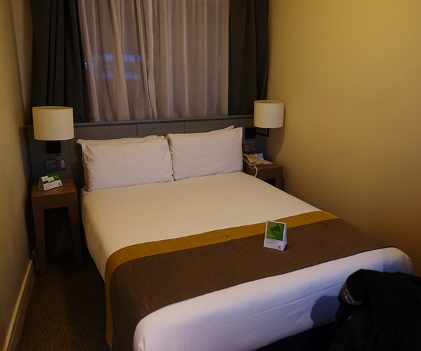 London Hotel, Heathrow Hotel, Small Hotel Room