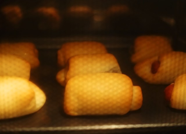 bagel dogs, convection oven, pigs in a blanket day, finger foods