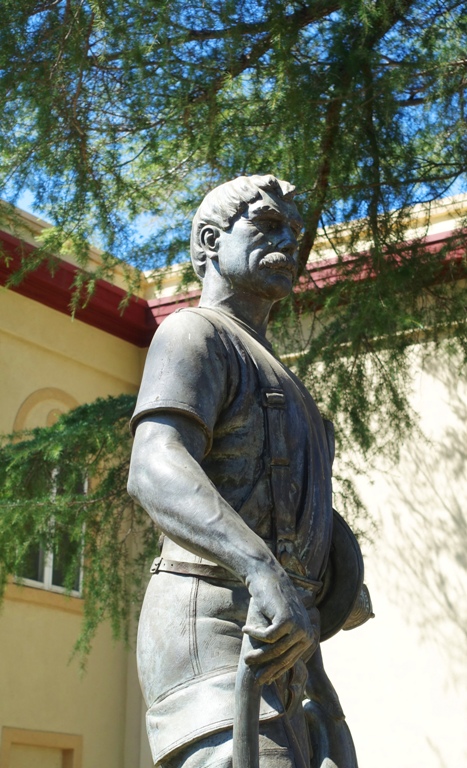 Firefighter statue, tracy california, sculpture