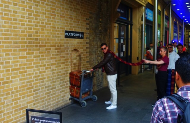 Platform  9 3/4, Harry Potter, Kings Cross, Hogwarts Express