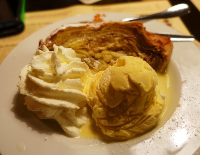 Dessert, Apple strudel, ice cream, German Food