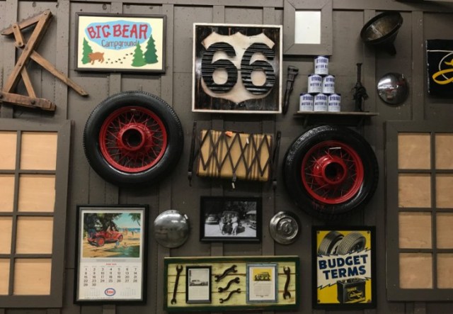 Cracker Barrel, California, Victorville, antiques, displays