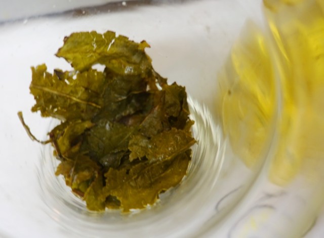 Tea Leaves, Milk oolong?, infuser