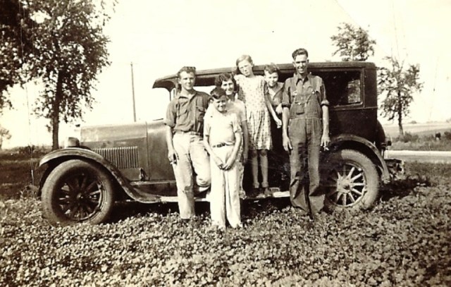 Family Picture, Old Car, Touring Car, Iowa
