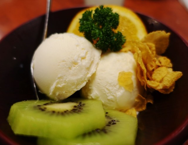 Corn Flakes, Vanilla Ice cream, orange slice, kiwi fruit