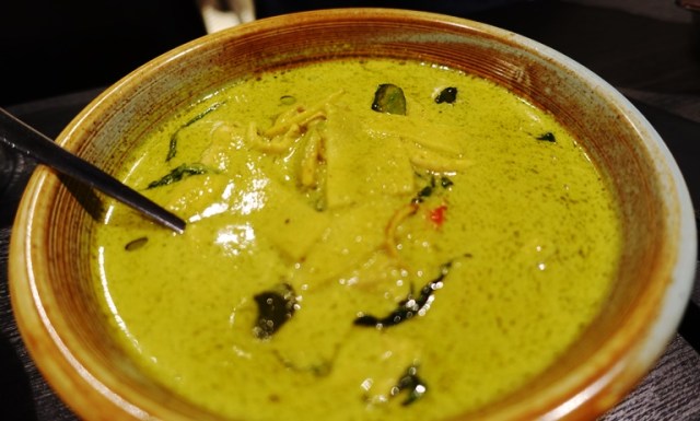 Gaeng keaw wan, green curry, chicken curry