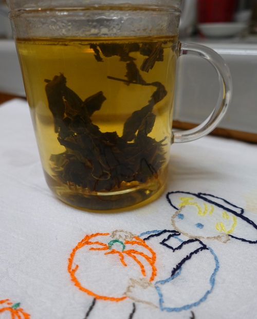 steeping tea, tea brewing, oolong, glass infuser