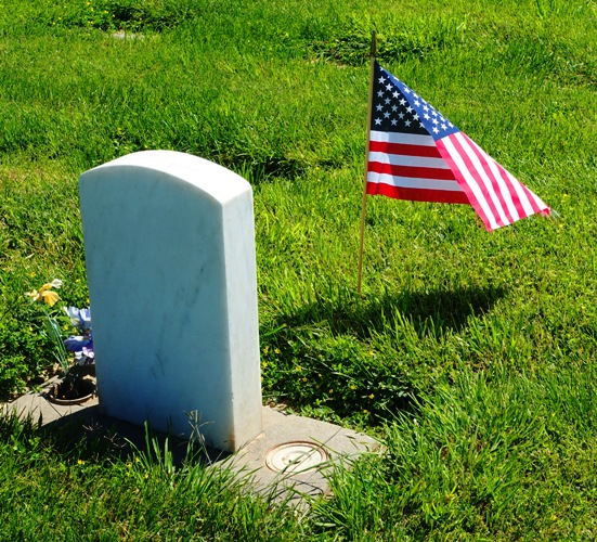 Grave and Flag, Memorial Day, small flags, remembrance