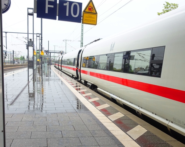 ERfurt, ICE, German Trains, Rainy day, German train station