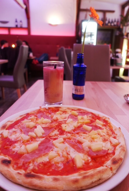 Jen,a germany, lo studente, pizza, hawaiian pizza