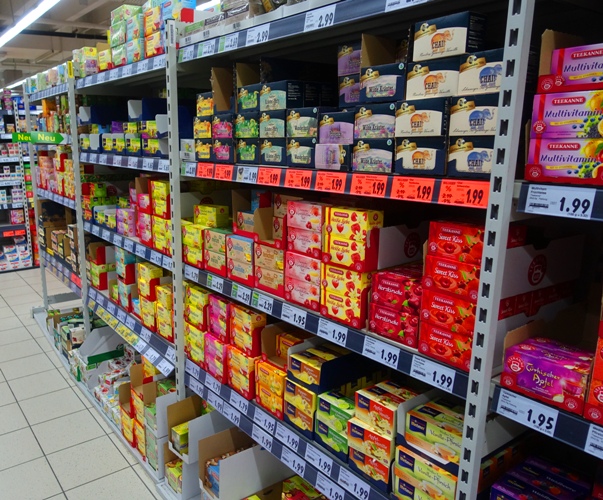 tea choices, tea bags, grocery store