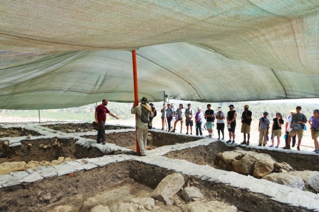 dig begins, khirbet al ra'i, archaeology, squares