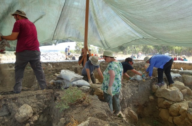 sandbags, archaeology, khirbet al-ra'i, dig