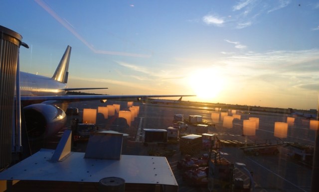 Airport sunset, 777, Chicago, United Club