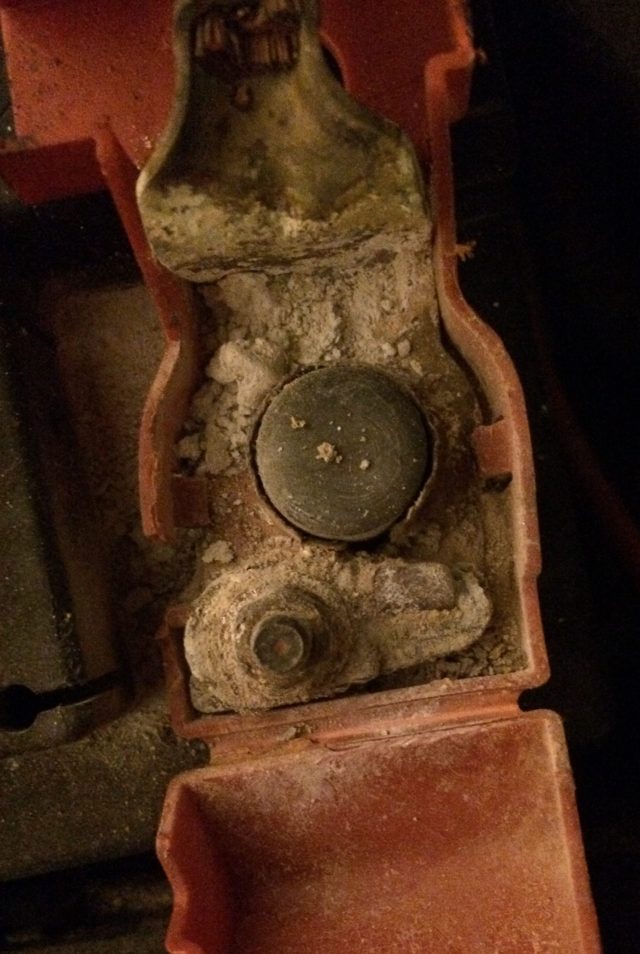 battery connection, corrosion, battery, car trouble