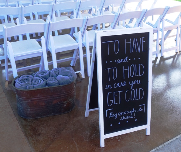 Blanket sign, wedding, cold wedding