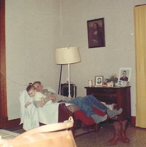 Nap, chair, lazy boy, mona lisa