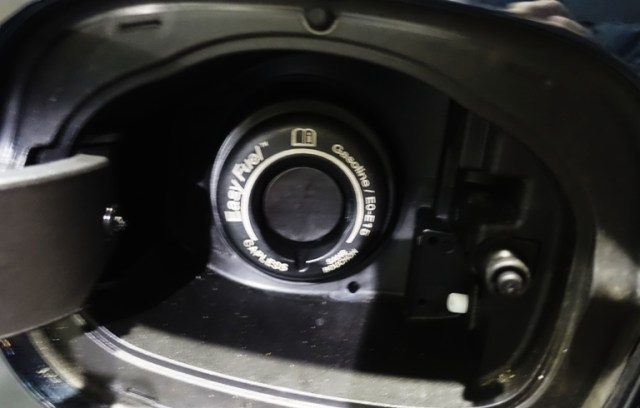 easy fill, capless fuel tank, filling tank, Ford Fusion