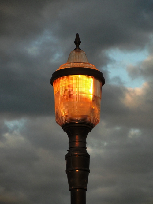 street light, curfew, time to be home