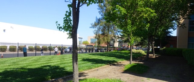 covic 19 vaccine, line for shot, stockton, kaiser