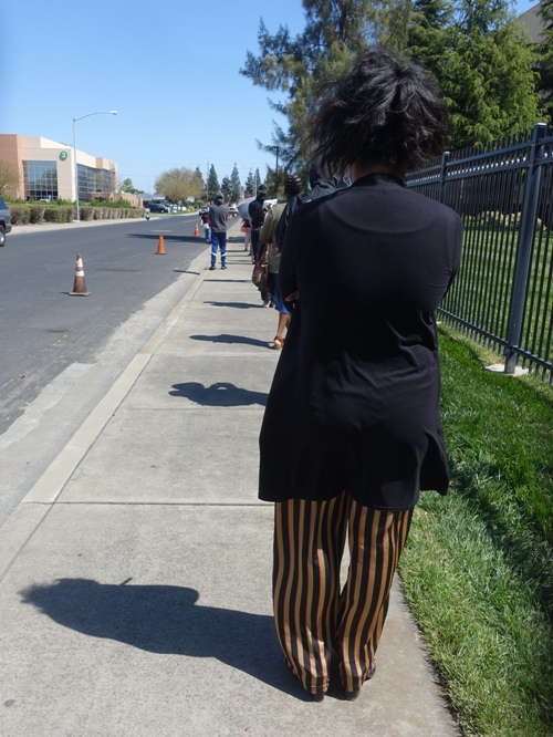 covic 19 vaccine, line for shot, stockton, kaiser