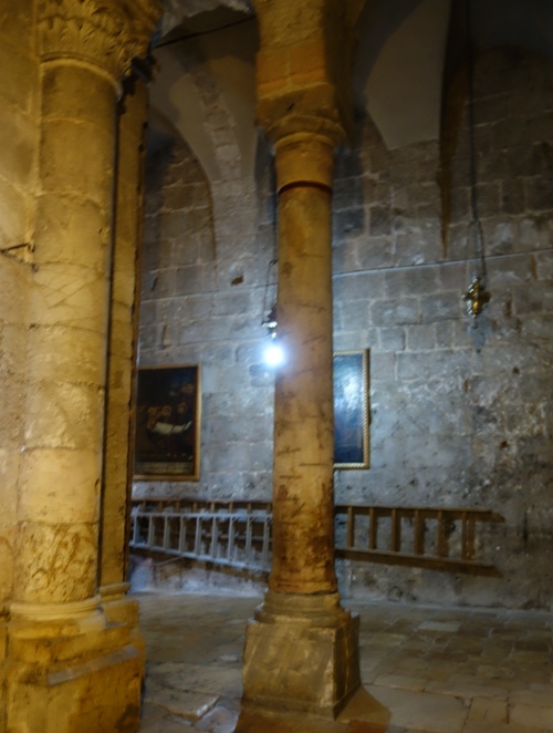 church of holy sepulchre, Jerusalem, altar stone, ladder, domes